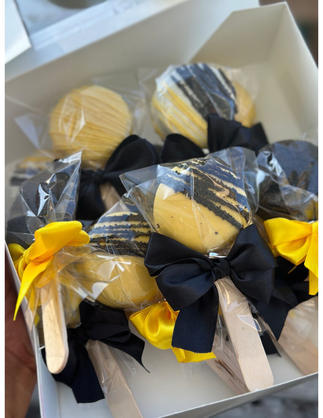 Chocolate Oreos with Milk Chocolate - Image 3